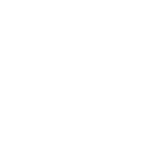 Carro de limpieza con cubo, escoba y productos de limpieza, ideal para mantenimiento de espacios.